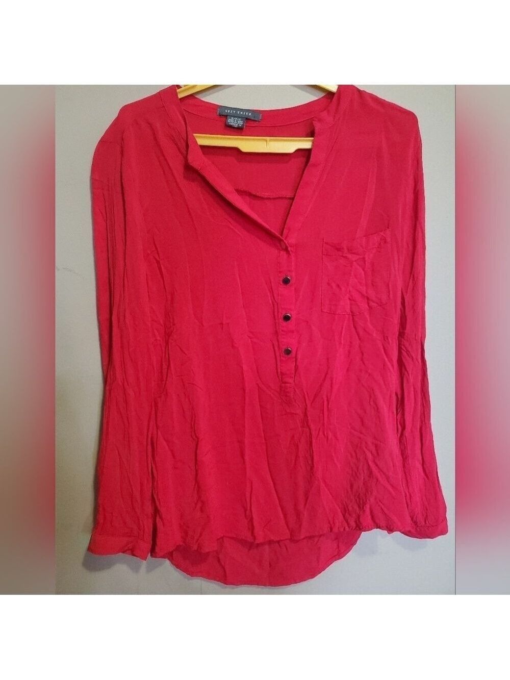 Suzy shier top size small